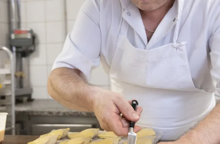 A baker wearing a valet apron